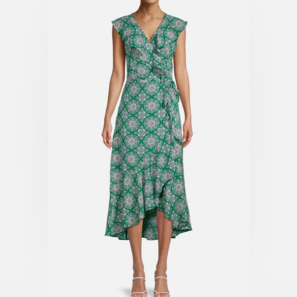 Max Studio women’s wrap dress. Size Large NWT. Beautiful green pattern